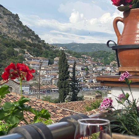 Oda E Skulptorit-Unesco Quarter Μπεράτ Εξωτερικό φωτογραφία