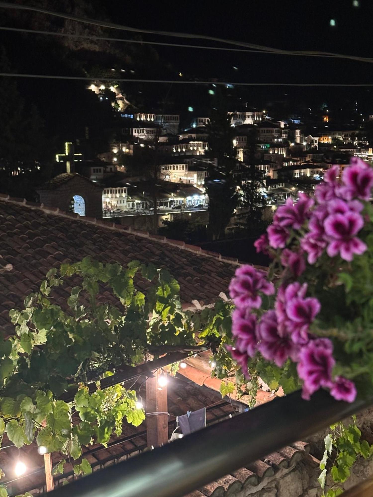 Oda E Skulptorit-Unesco Quarter Μπεράτ Εξωτερικό φωτογραφία