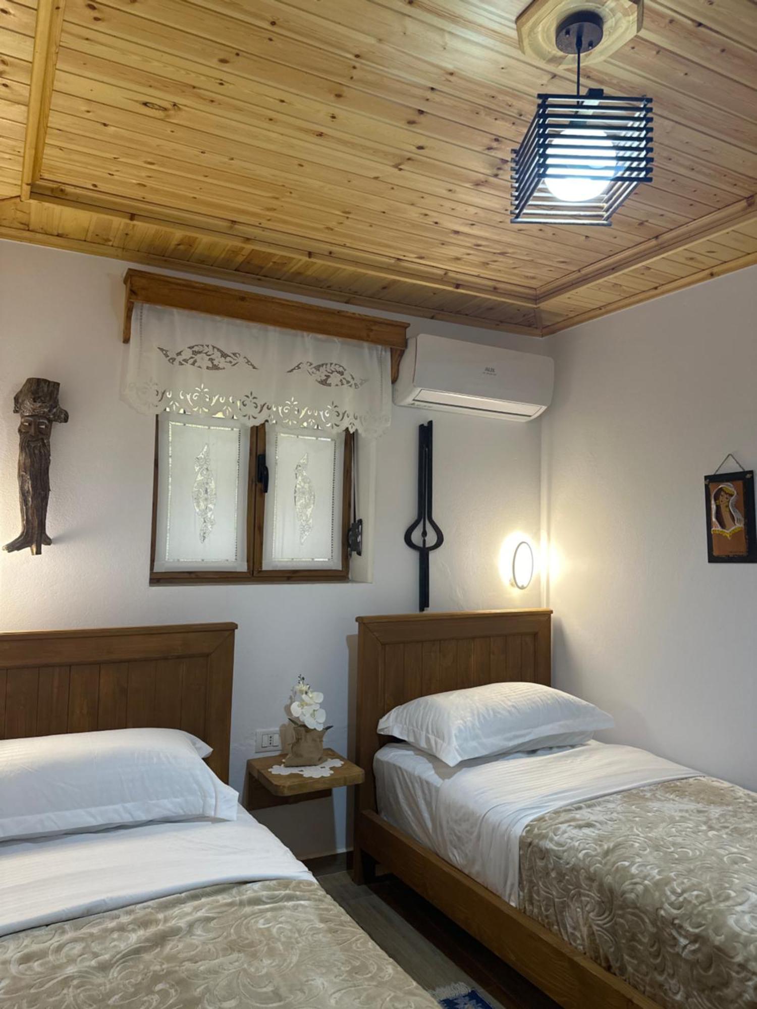 Oda E Skulptorit-Unesco Quarter Μπεράτ Εξωτερικό φωτογραφία
