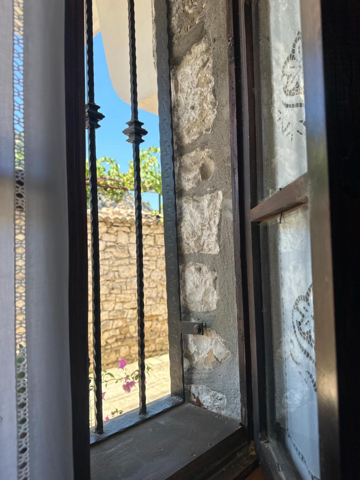 Oda E Skulptorit-Unesco Quarter Μπεράτ Εξωτερικό φωτογραφία