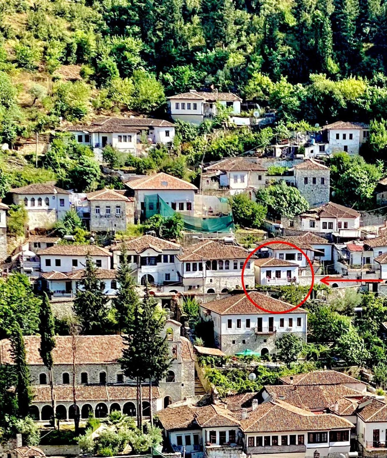 Oda E Skulptorit-Unesco Quarter Μπεράτ Εξωτερικό φωτογραφία