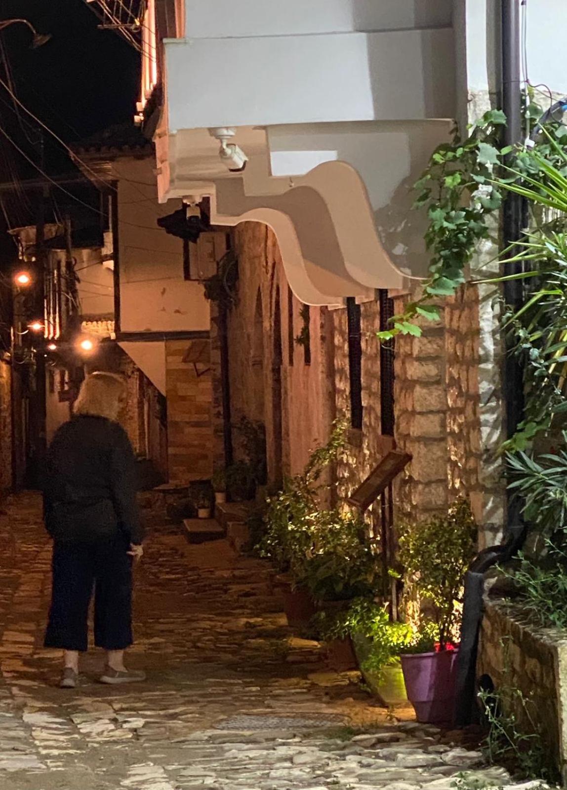 Oda E Skulptorit-Unesco Quarter Μπεράτ Εξωτερικό φωτογραφία