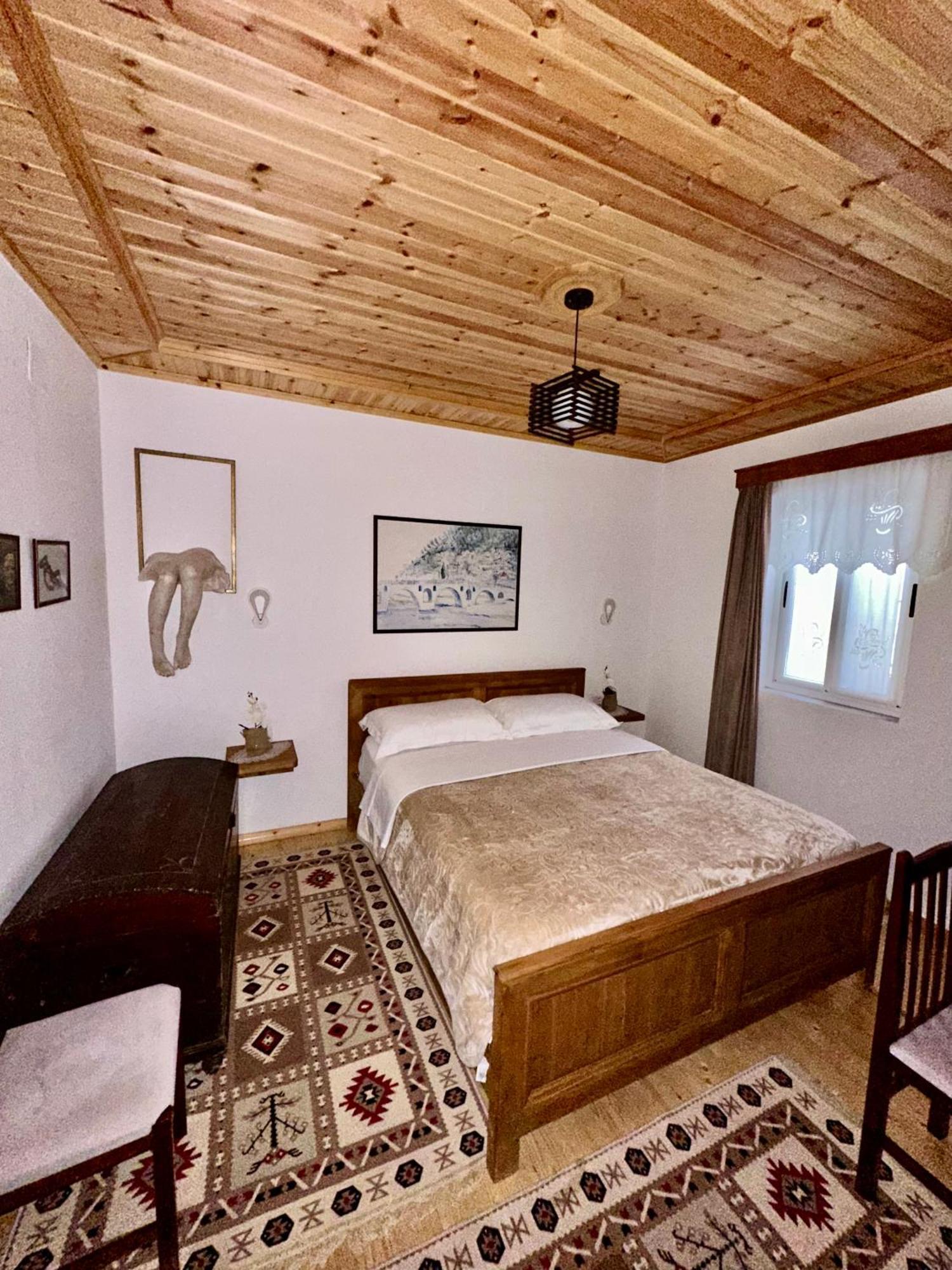 Oda E Skulptorit-Unesco Quarter Μπεράτ Εξωτερικό φωτογραφία
