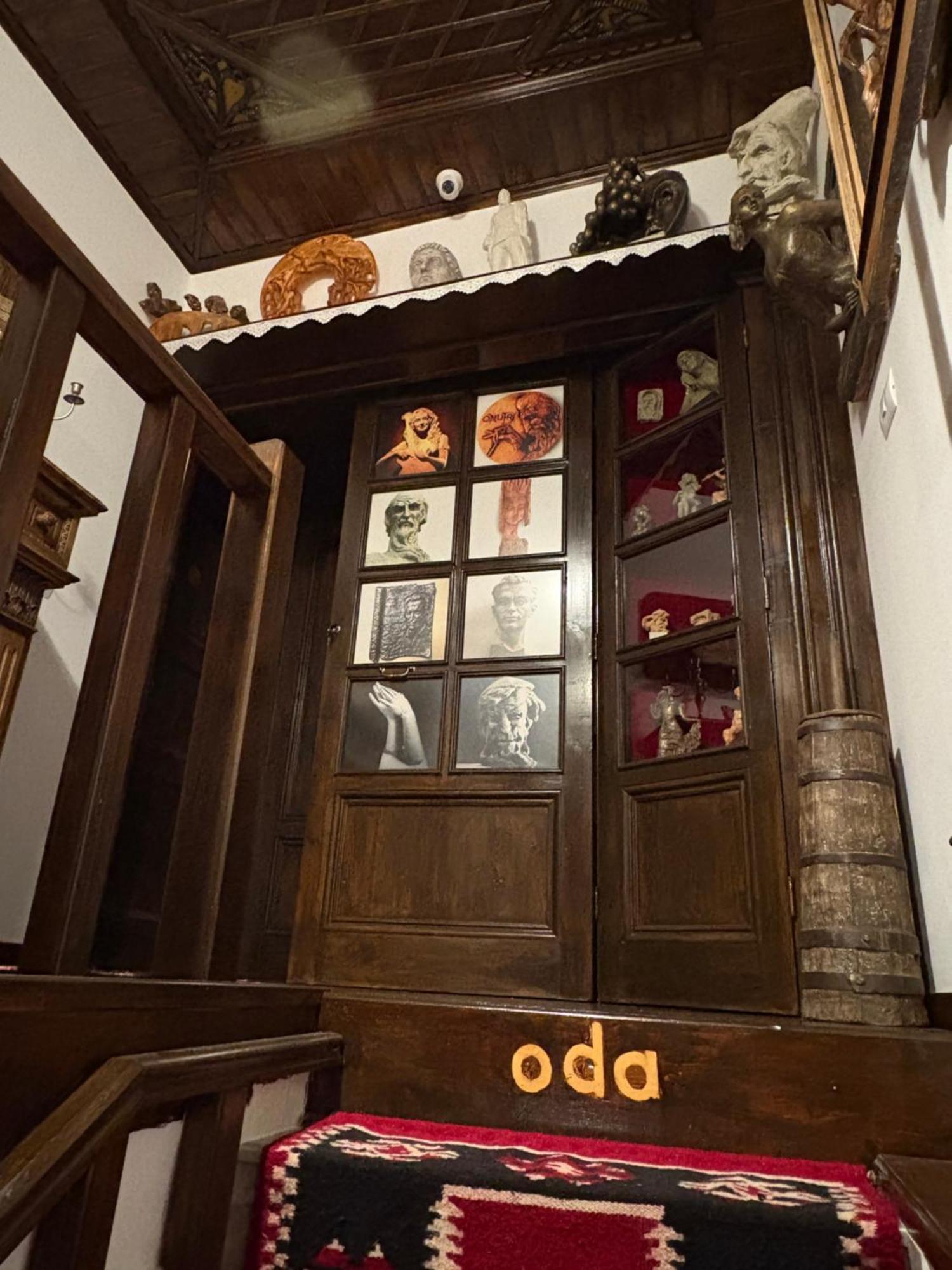 Oda E Skulptorit-Unesco Quarter Μπεράτ Εξωτερικό φωτογραφία