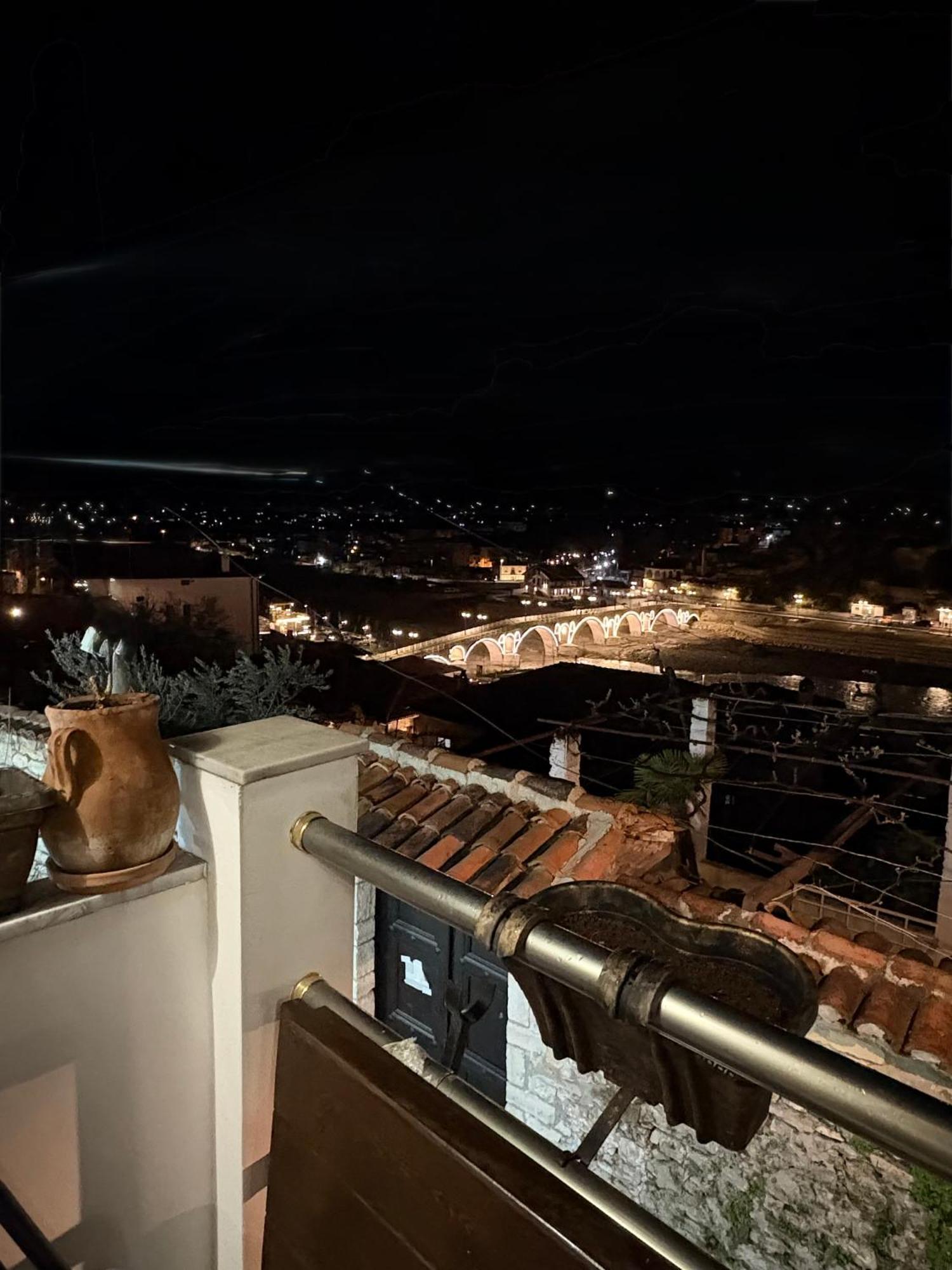 Oda E Skulptorit-Unesco Quarter Μπεράτ Εξωτερικό φωτογραφία