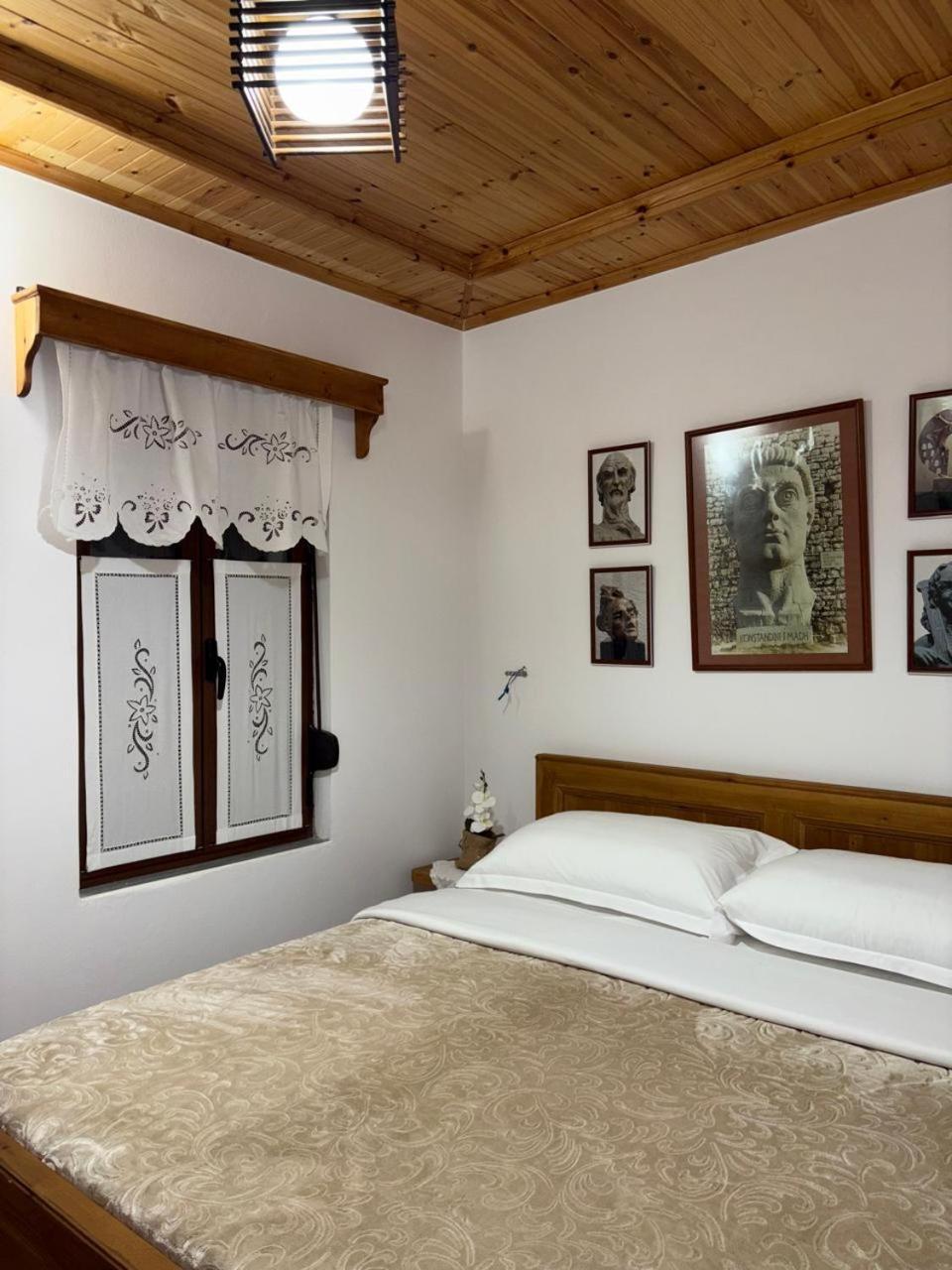 Oda E Skulptorit-Unesco Quarter Μπεράτ Εξωτερικό φωτογραφία