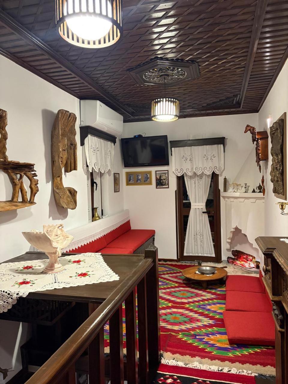 Oda E Skulptorit-Unesco Quarter Μπεράτ Εξωτερικό φωτογραφία