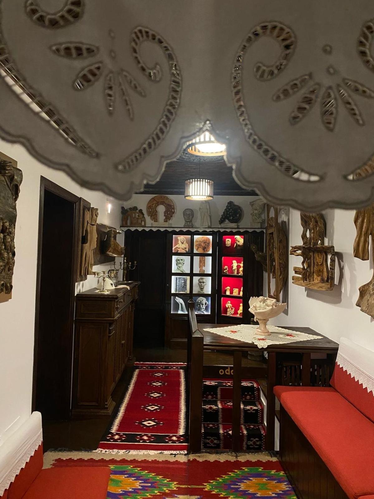 Oda E Skulptorit-Unesco Quarter Μπεράτ Εξωτερικό φωτογραφία
