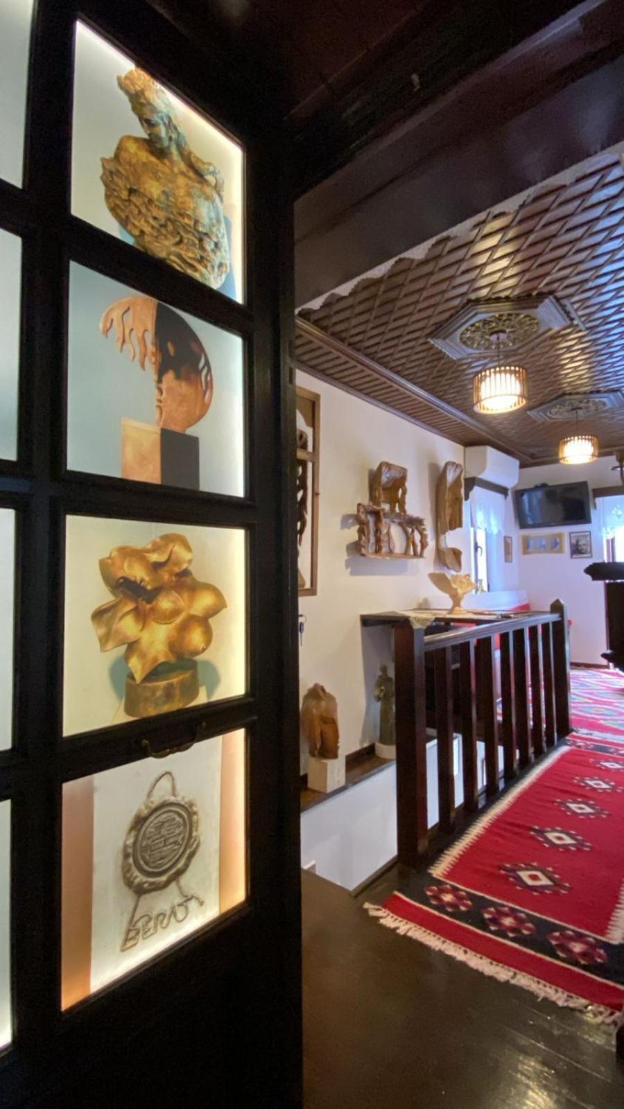 Oda E Skulptorit-Unesco Quarter Μπεράτ Εξωτερικό φωτογραφία