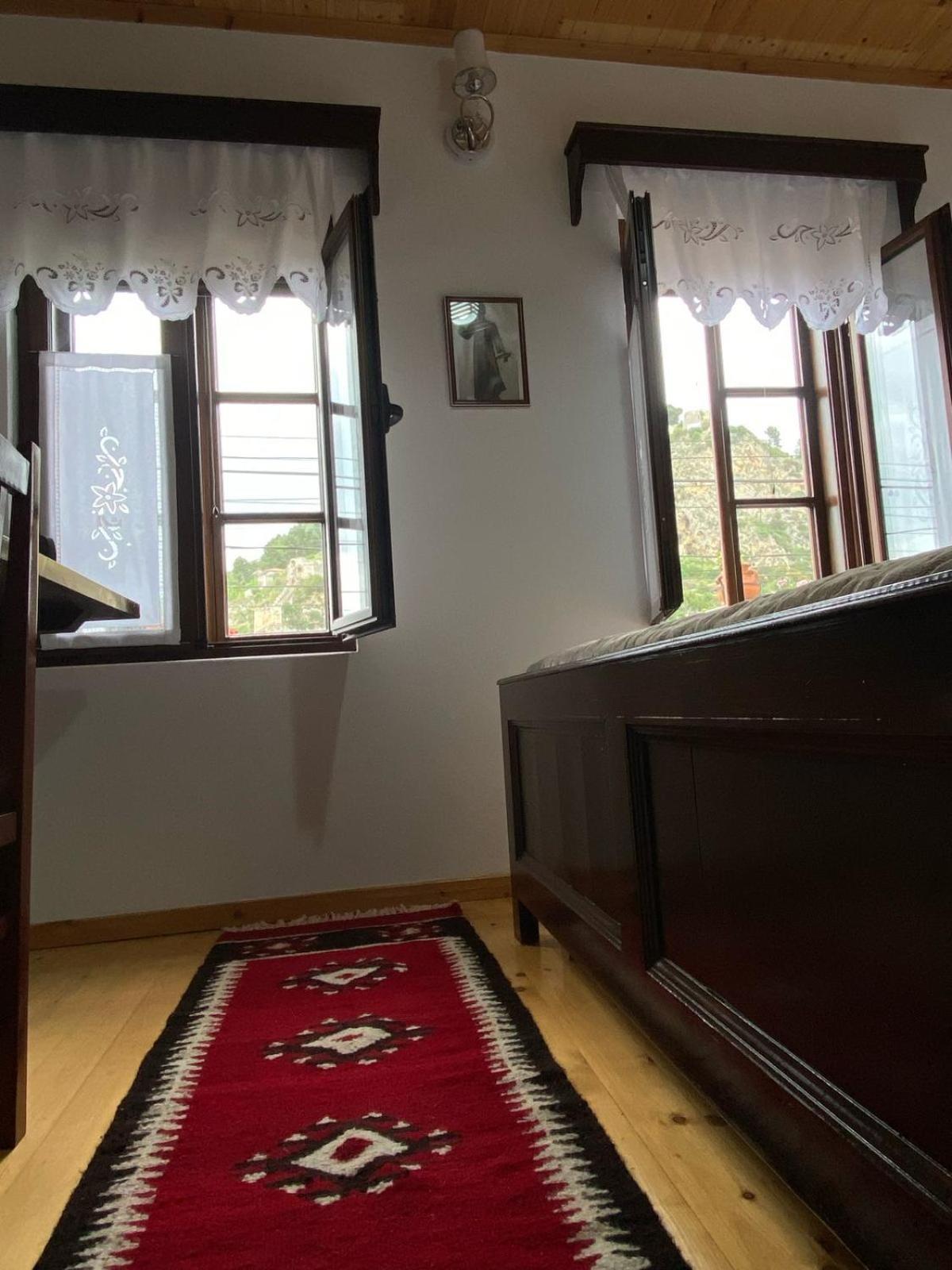 Oda E Skulptorit-Unesco Quarter Μπεράτ Εξωτερικό φωτογραφία