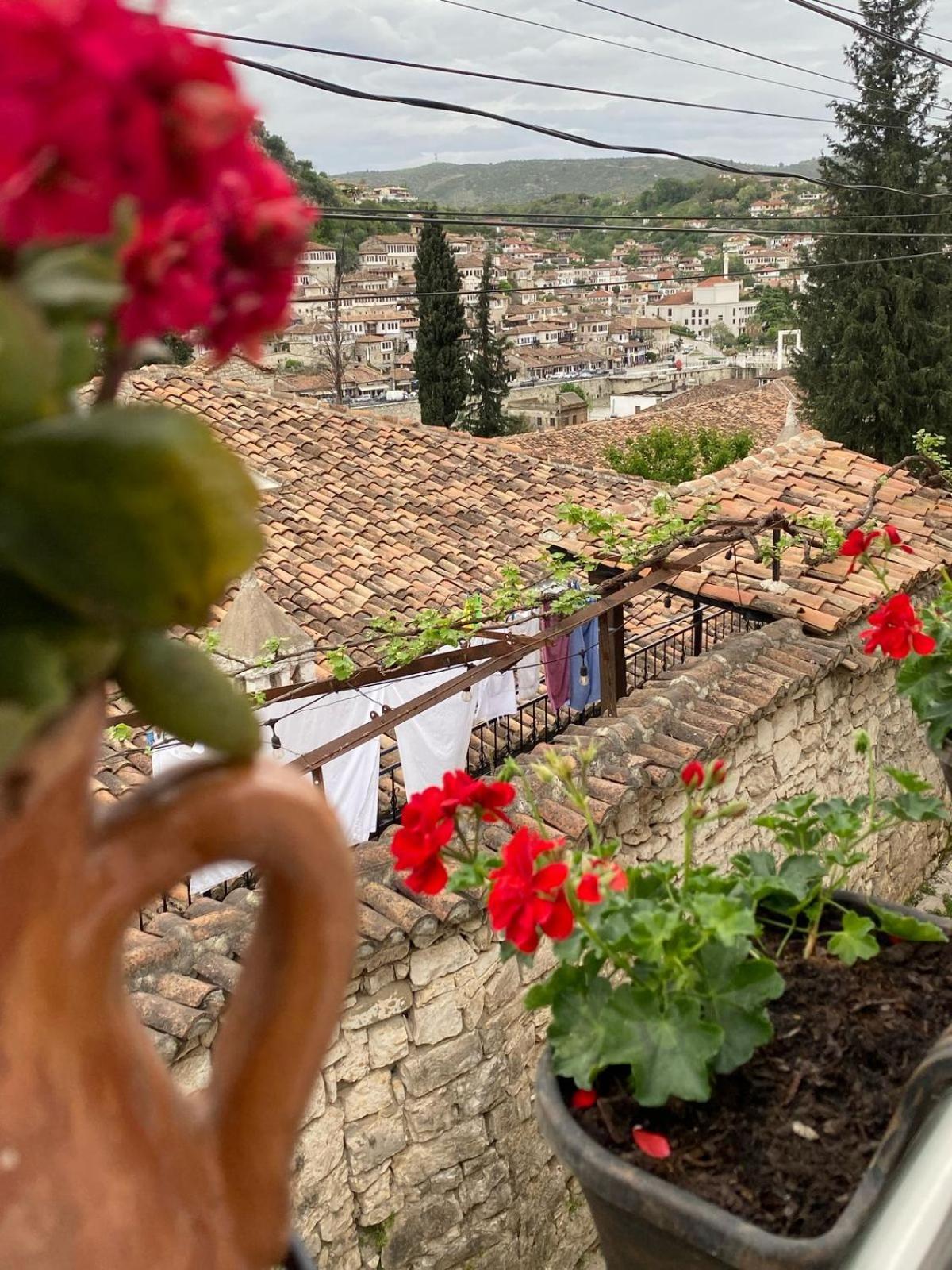 Oda E Skulptorit-Unesco Quarter Μπεράτ Εξωτερικό φωτογραφία