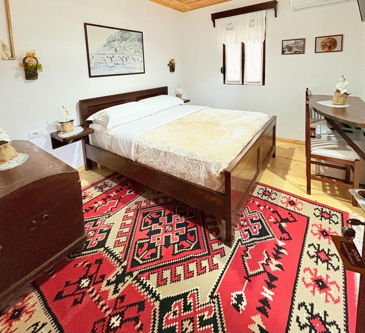 Oda E Skulptorit-Unesco Quarter Μπεράτ Εξωτερικό φωτογραφία