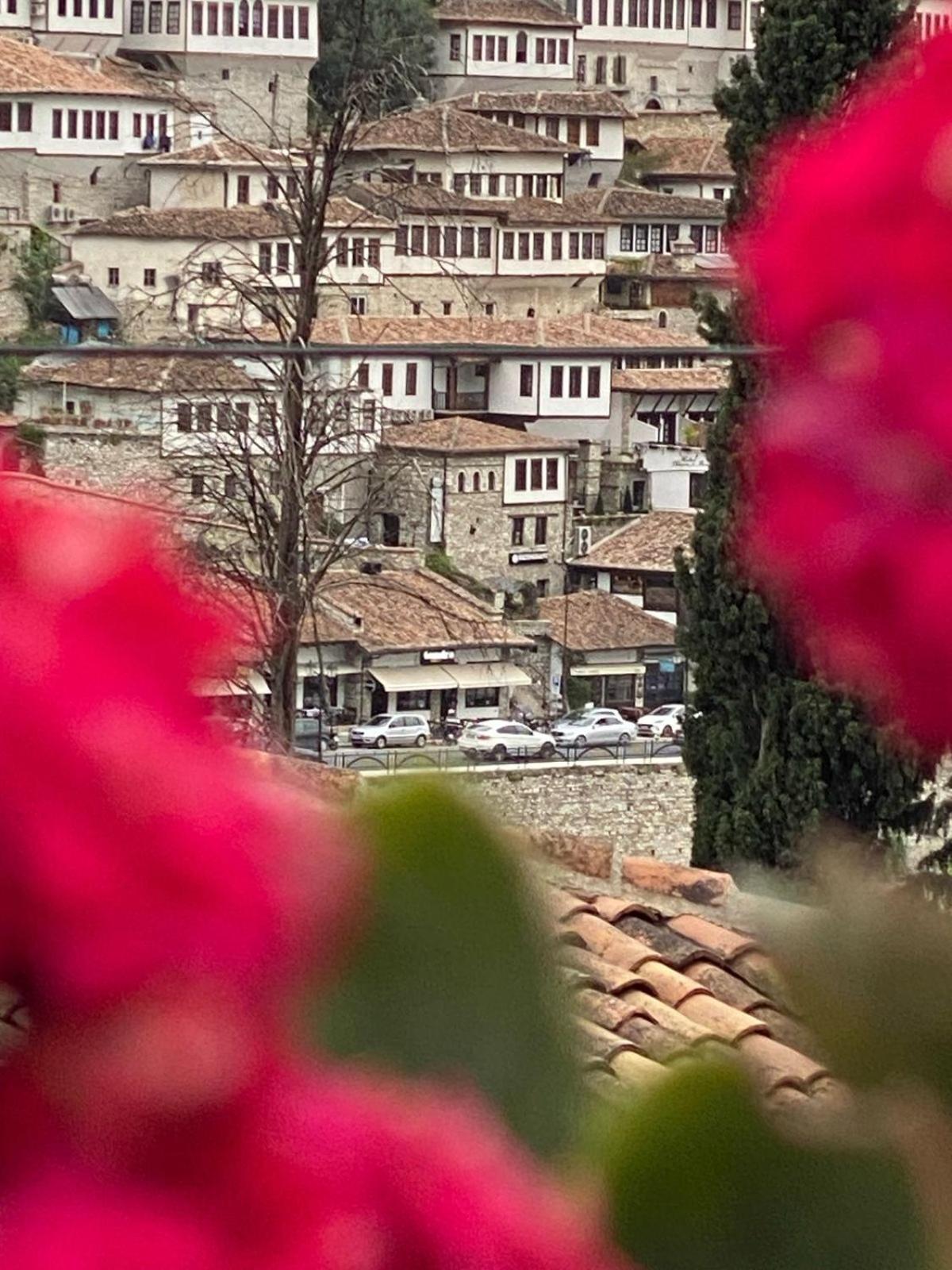 Oda E Skulptorit-Unesco Quarter Μπεράτ Εξωτερικό φωτογραφία