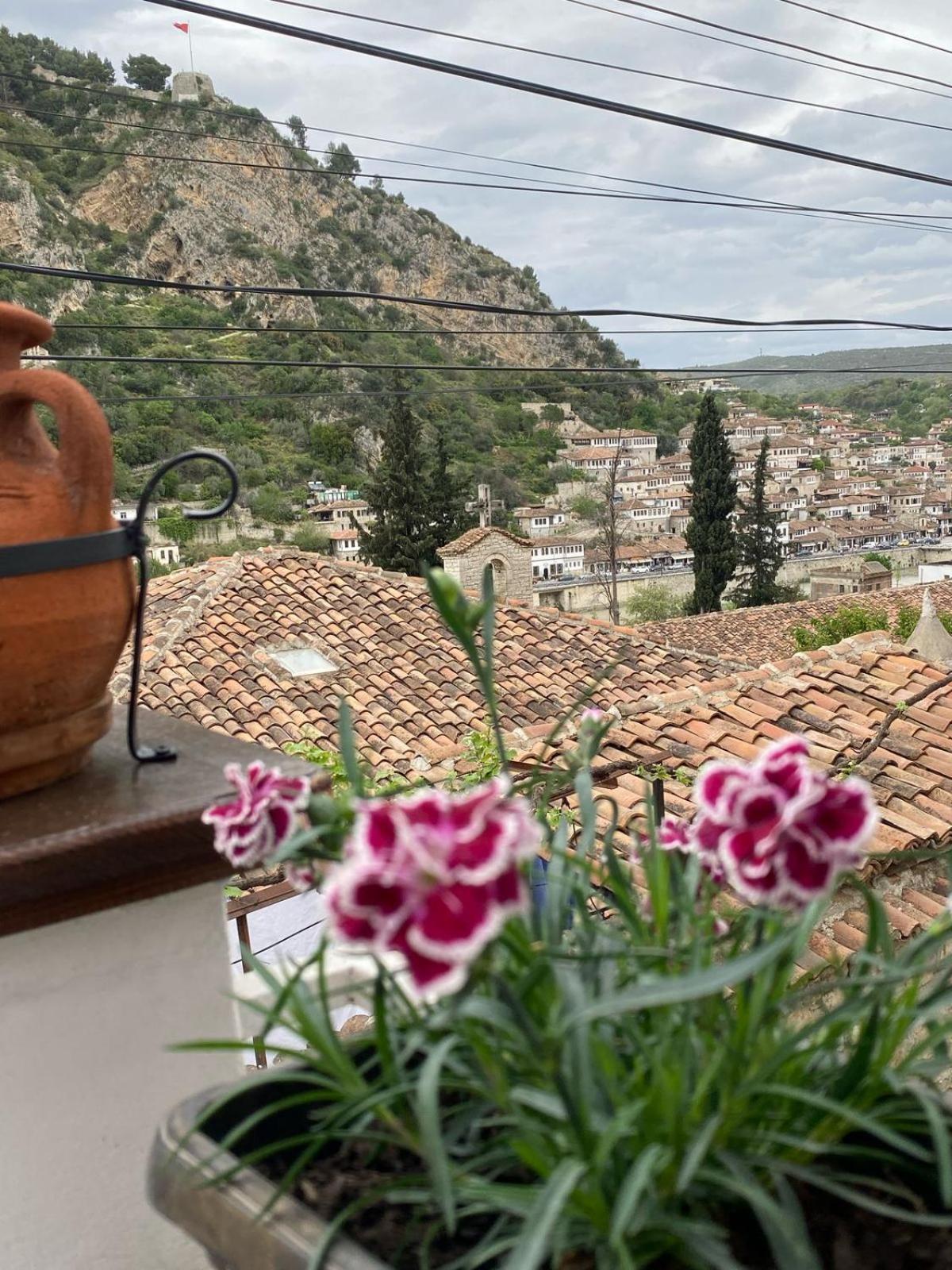 Oda E Skulptorit-Unesco Quarter Μπεράτ Εξωτερικό φωτογραφία